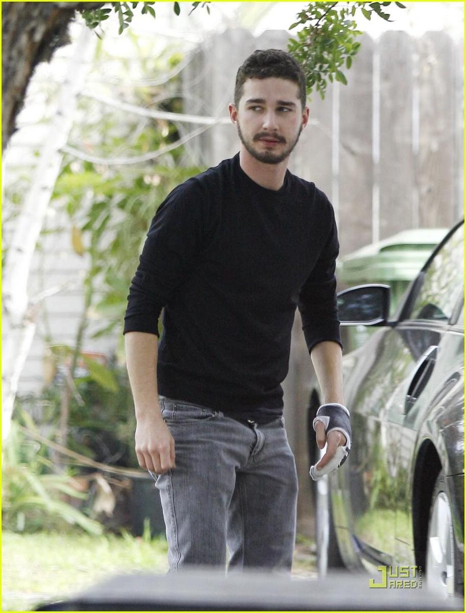 /dateien/np66944,1288541590,shia-labeouf-mad-dash-05