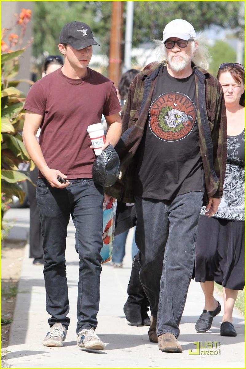 /dateien/np66944,1288551325,shia-labeouf-halloween-07