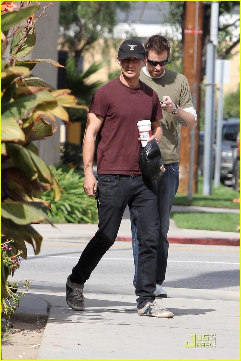 /dateien/np66944,1288551325,shia-labeouf-halloween-10