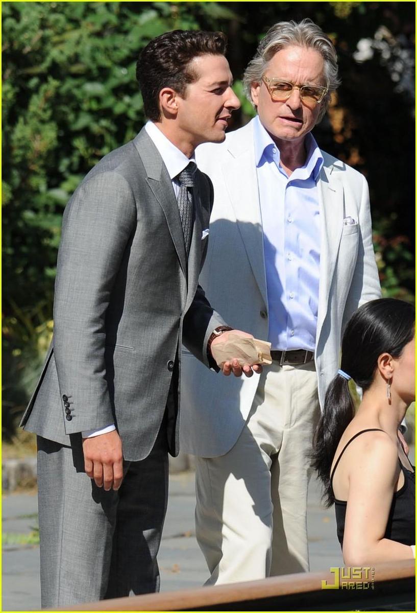 /dateien/np66944,1288794023,shia-labeouf-michael-douglas-dapper-11