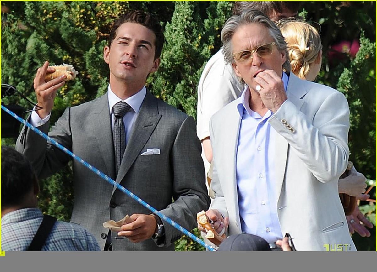/dateien/np66944,1288794023,shia-labeouf-michael-douglas-dapper-13