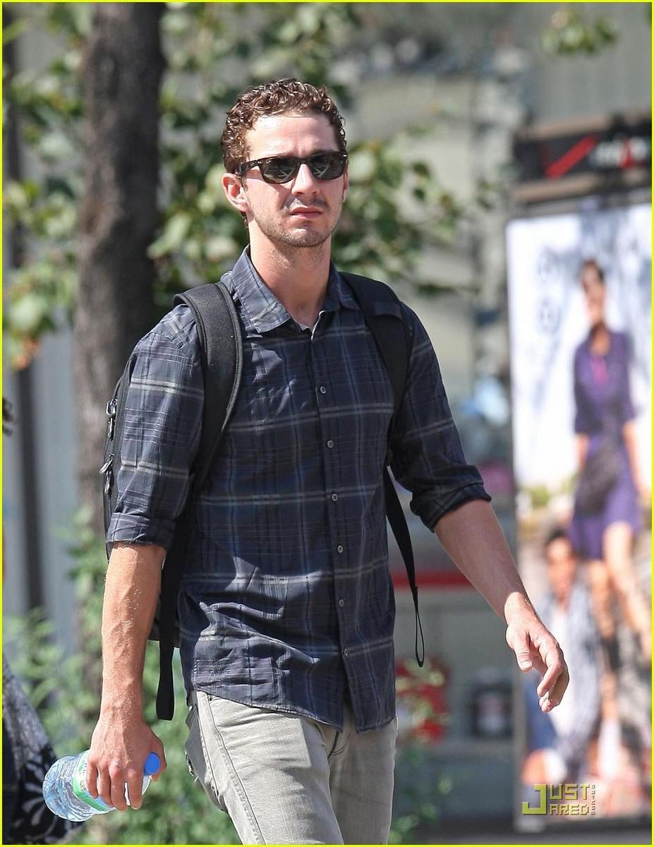 /dateien/np66944,1288892831,shia-labeouf-sans-carey-mulligan-05