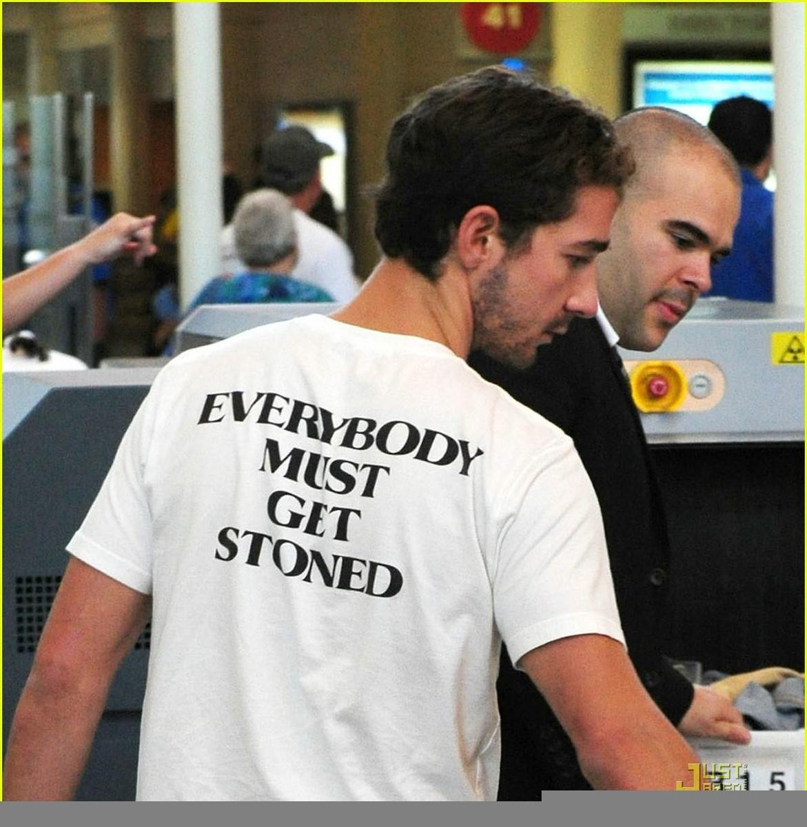 /dateien/np66944,1289393124,shia-labeouf-must-get-stoned-01