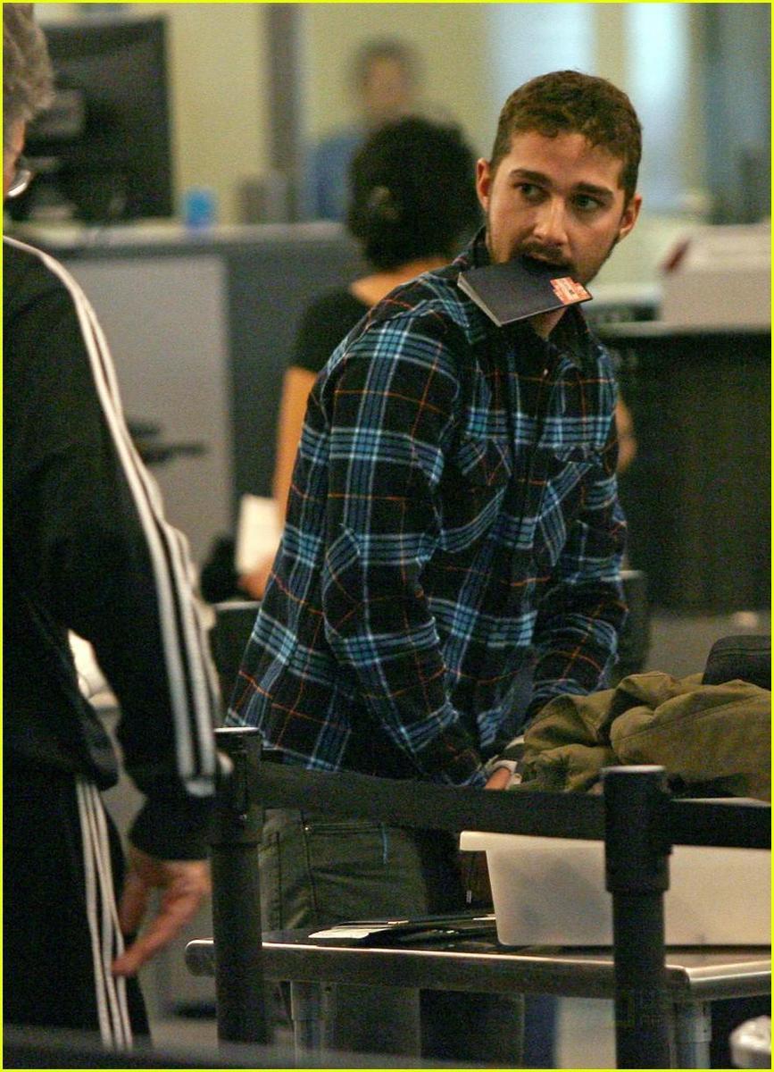 /dateien/np66944,1289494285,shia-labeouf-plaid-precautions-01