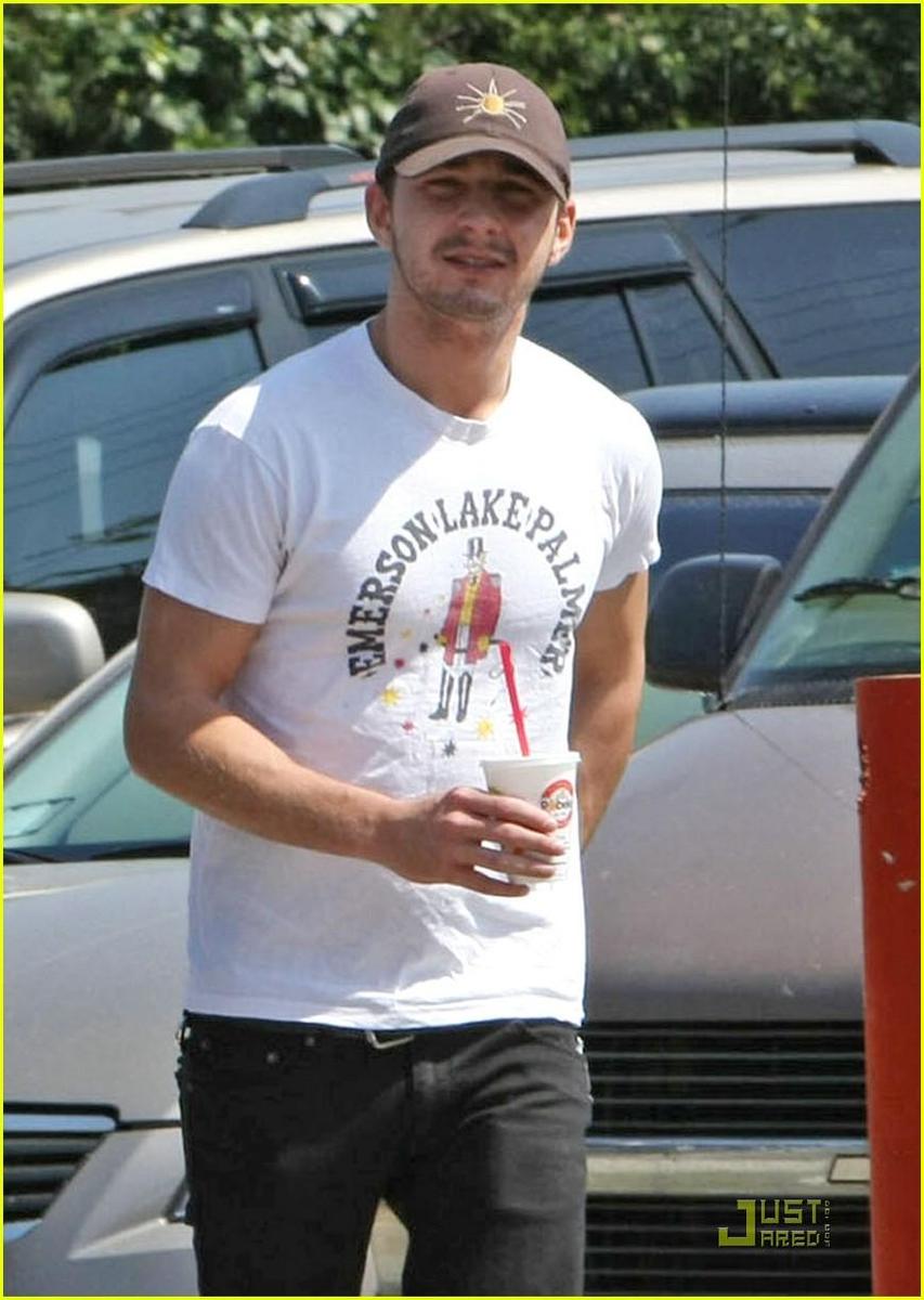 /dateien/np66944,1289590534,shia-labeouf-robeks-run-07