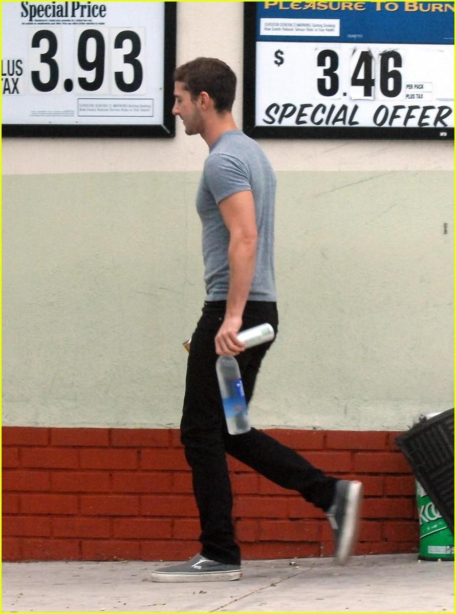 /dateien/np66944,1289591135,shia-labeouf-red-bull-01