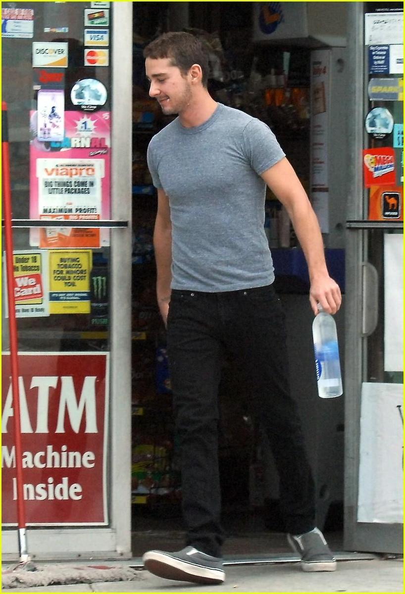 /dateien/np66944,1289591203,shia-labeouf-red-bull-04