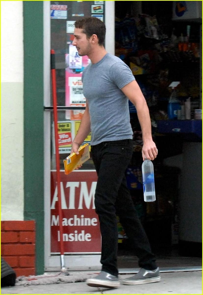 /dateien/np66944,1289591203,shia-labeouf-red-bull-05