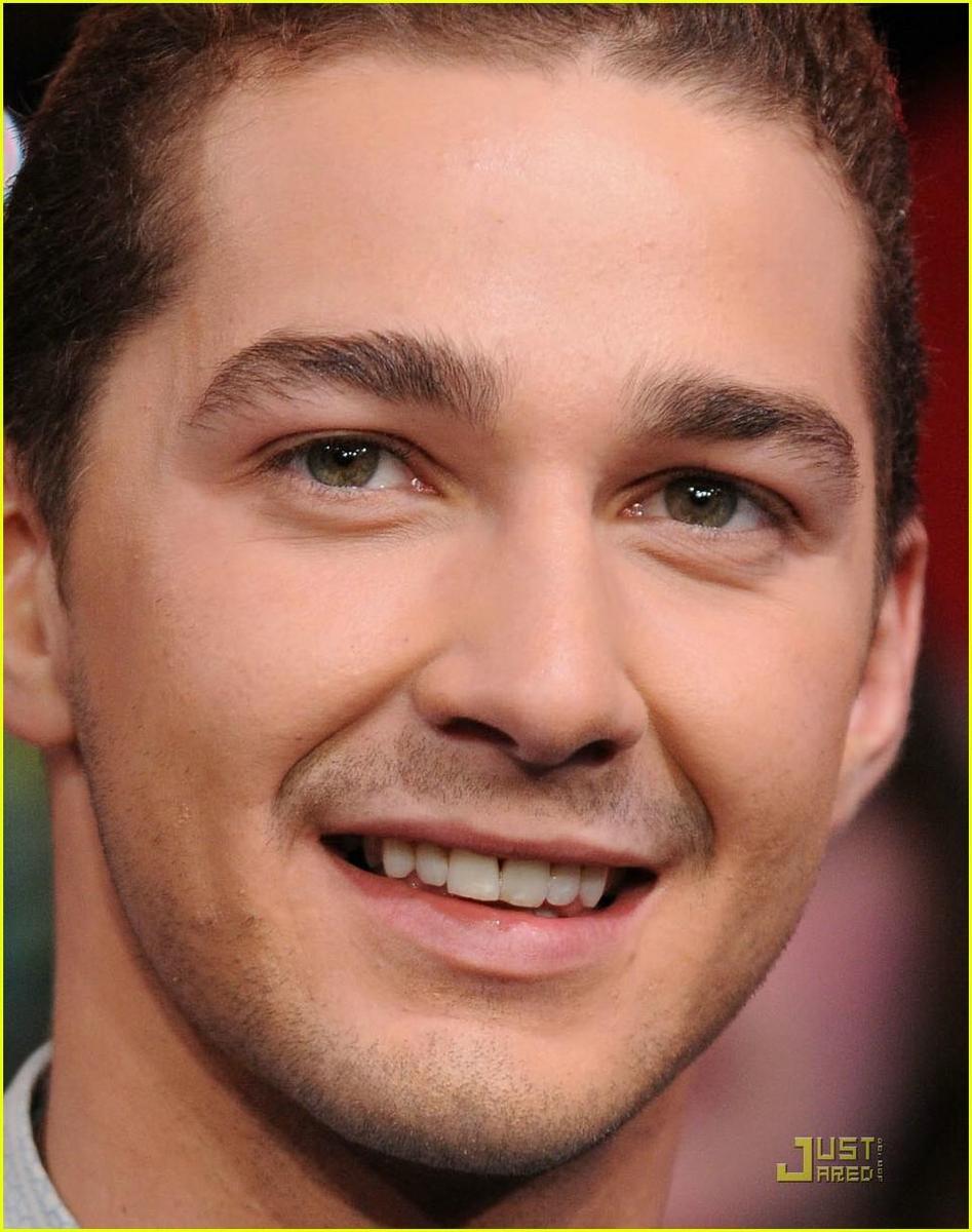/dateien/np66944,1289591463,shia-labeouf-harrison-ford-laughing-02