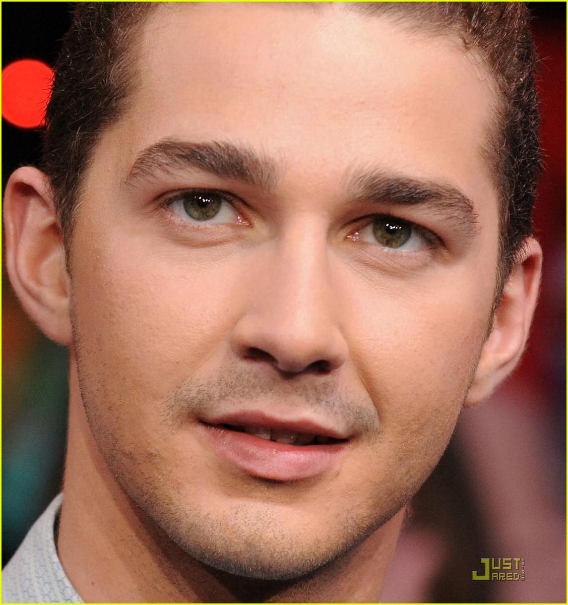 /dateien/np66944,1289591649,shia-labeouf-harrison-ford-laughing-04