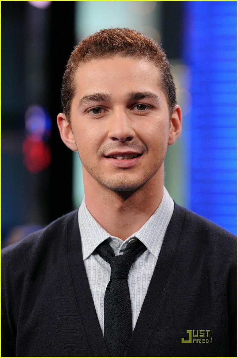 /dateien/np66944,1289592263,shia-labeouf-harrison-ford-laughing-08
