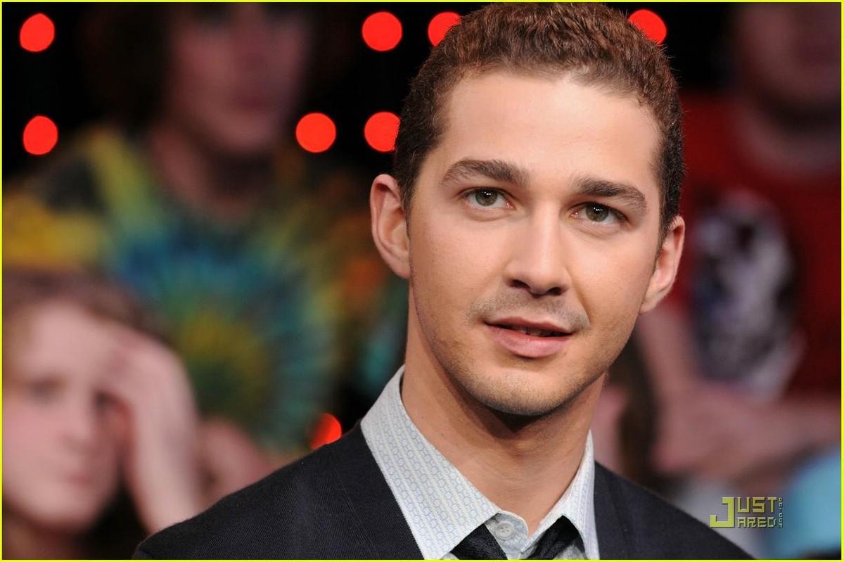 /dateien/np66944,1289592415,shia-labeouf-harrison-ford-laughing-11