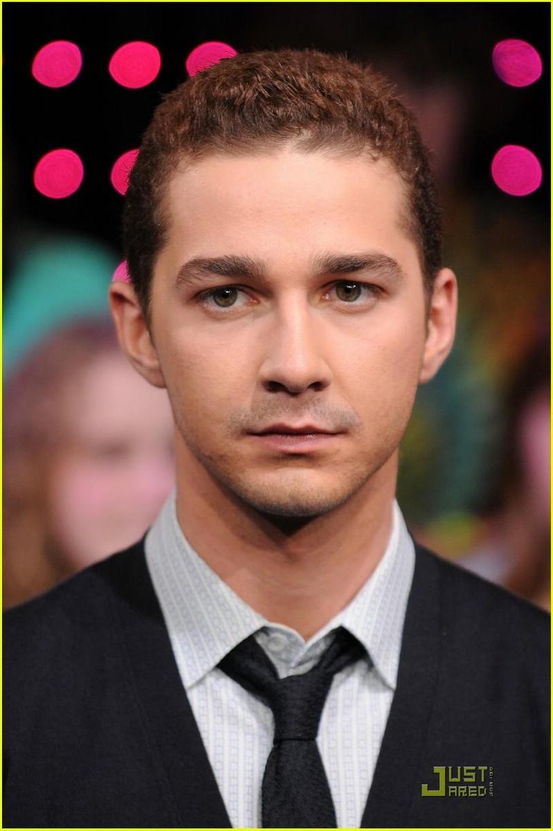 /dateien/np66944,1289592415,shia-labeouf-harrison-ford-laughing-12