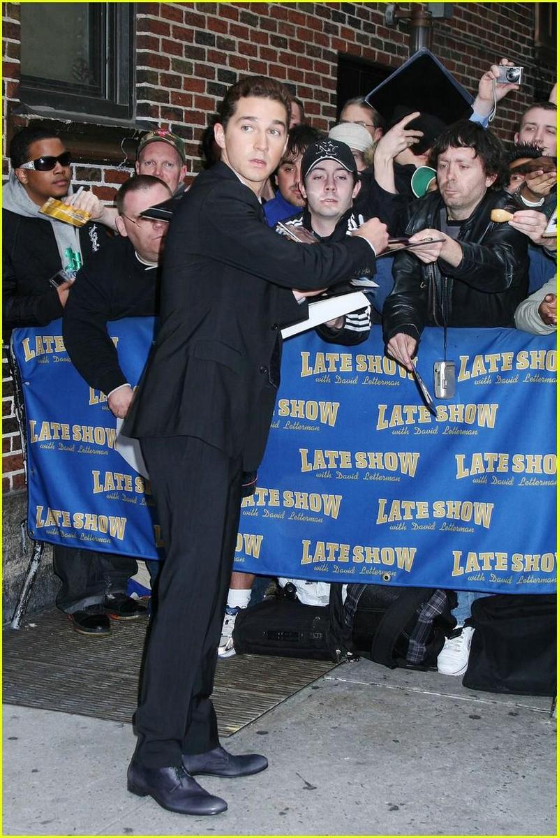 /dateien/np66944,1289592807,shia-labeouf-letterman-late-show-01