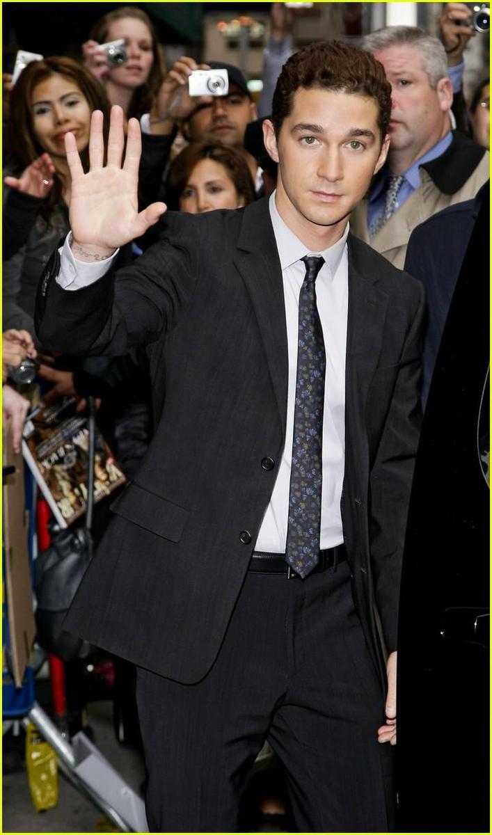 /dateien/np66944,1289592807,shia-labeouf-letterman-late-show-03