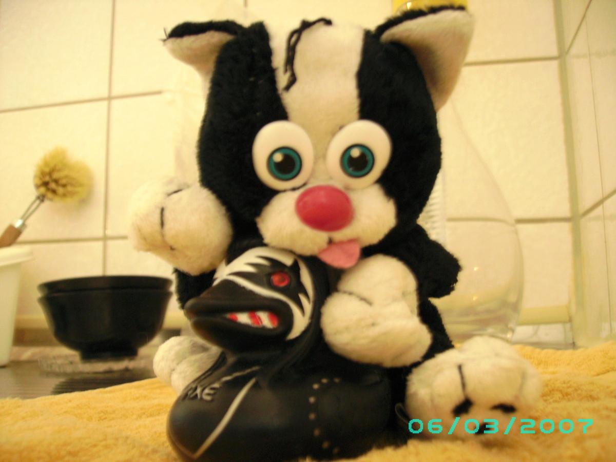 /dateien/uh34622,1173192059,mietzenente 018
