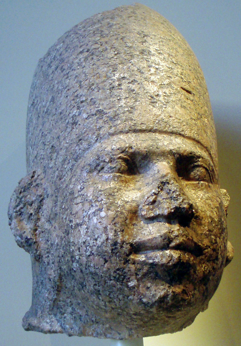 800px-Huni-StatueHead BrooklynMuseum