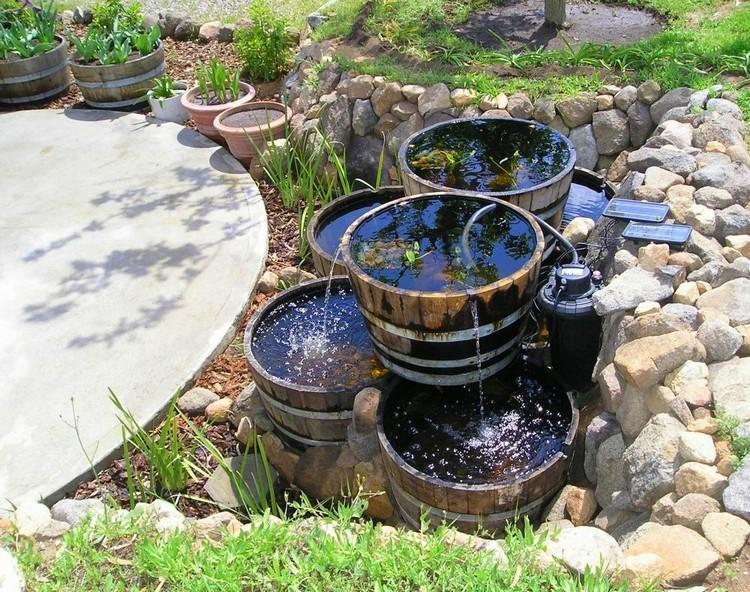 gartendeko-holz-weinfass-wasserbrunnen-a