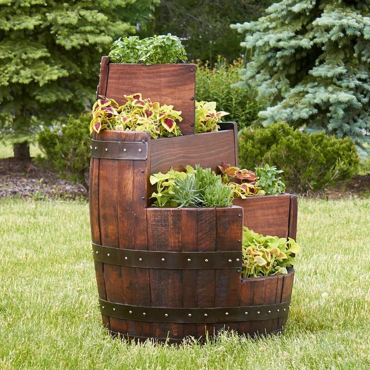 gartendeko-holz-weinfass-kreativer-pflan