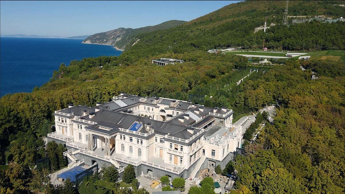 herrenloses Haus in Russland