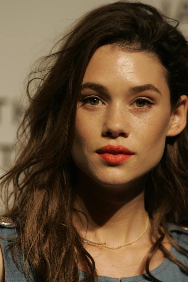 Astrid Berges-Frisbey 8121863385