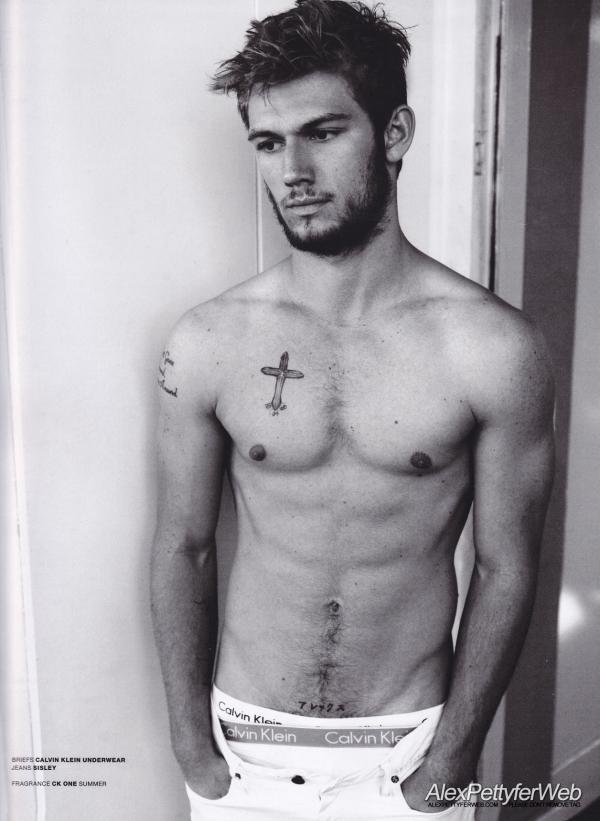 alex-pettyfer-alex-pettyfer-34064609-600