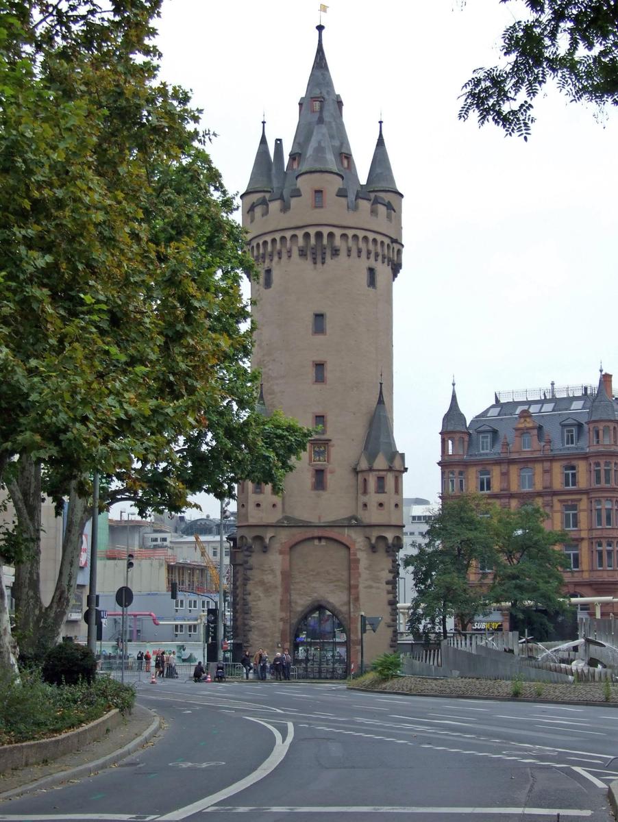 Eschenheimer-turm-ffm001