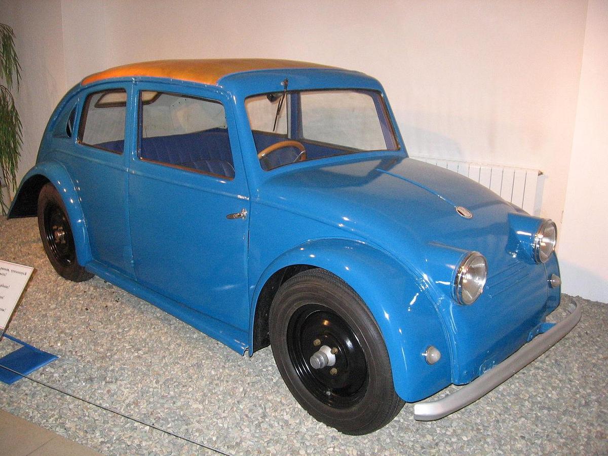 1280px-Tatra 570
