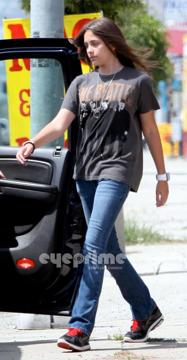 HQ-Prince-Paris-and-Blanket-Leaving-Acti