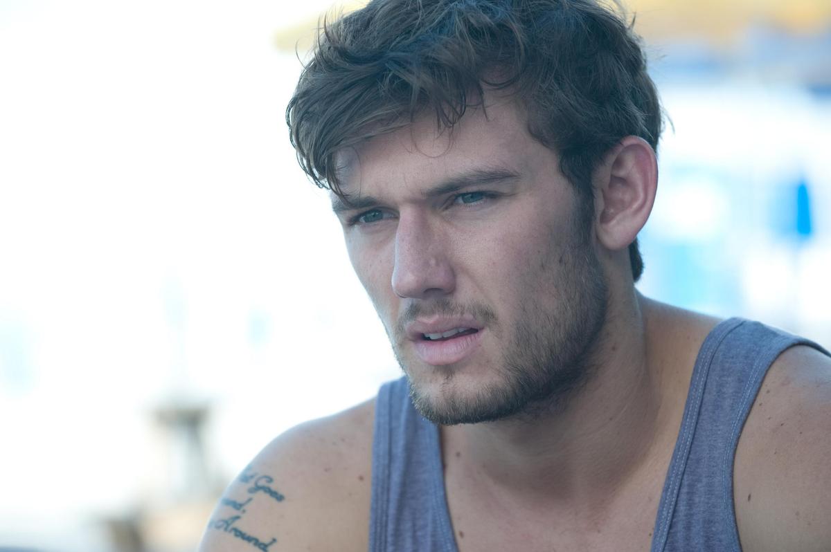 Magic-Mike-Stills-alex-pettyfer-31105848