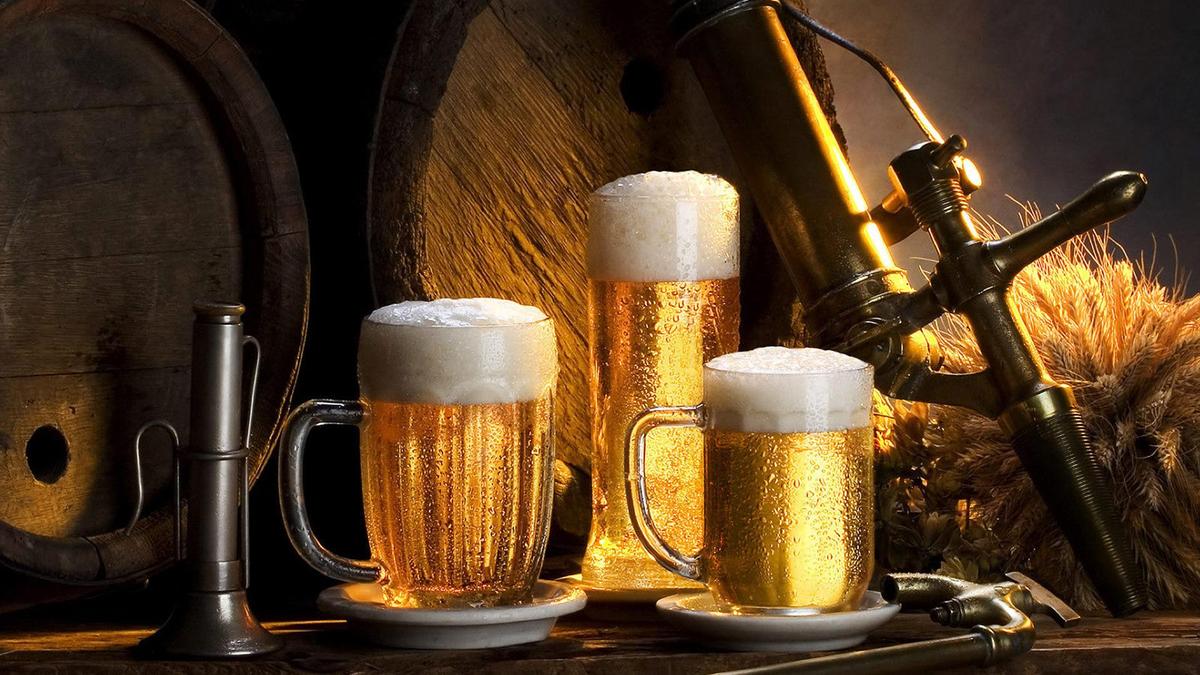 beer-hops-kegs-beer-mugs
