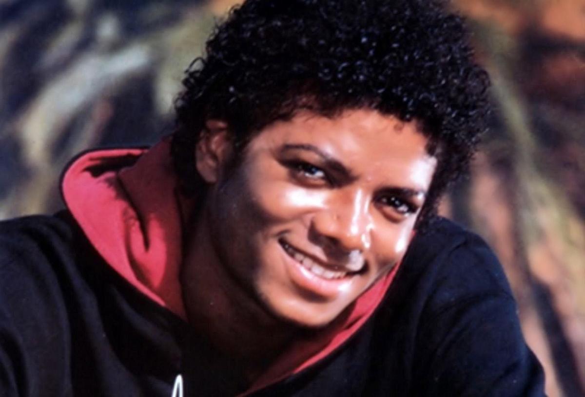 C2qOZL Superb-michael-jackson-15842058-1