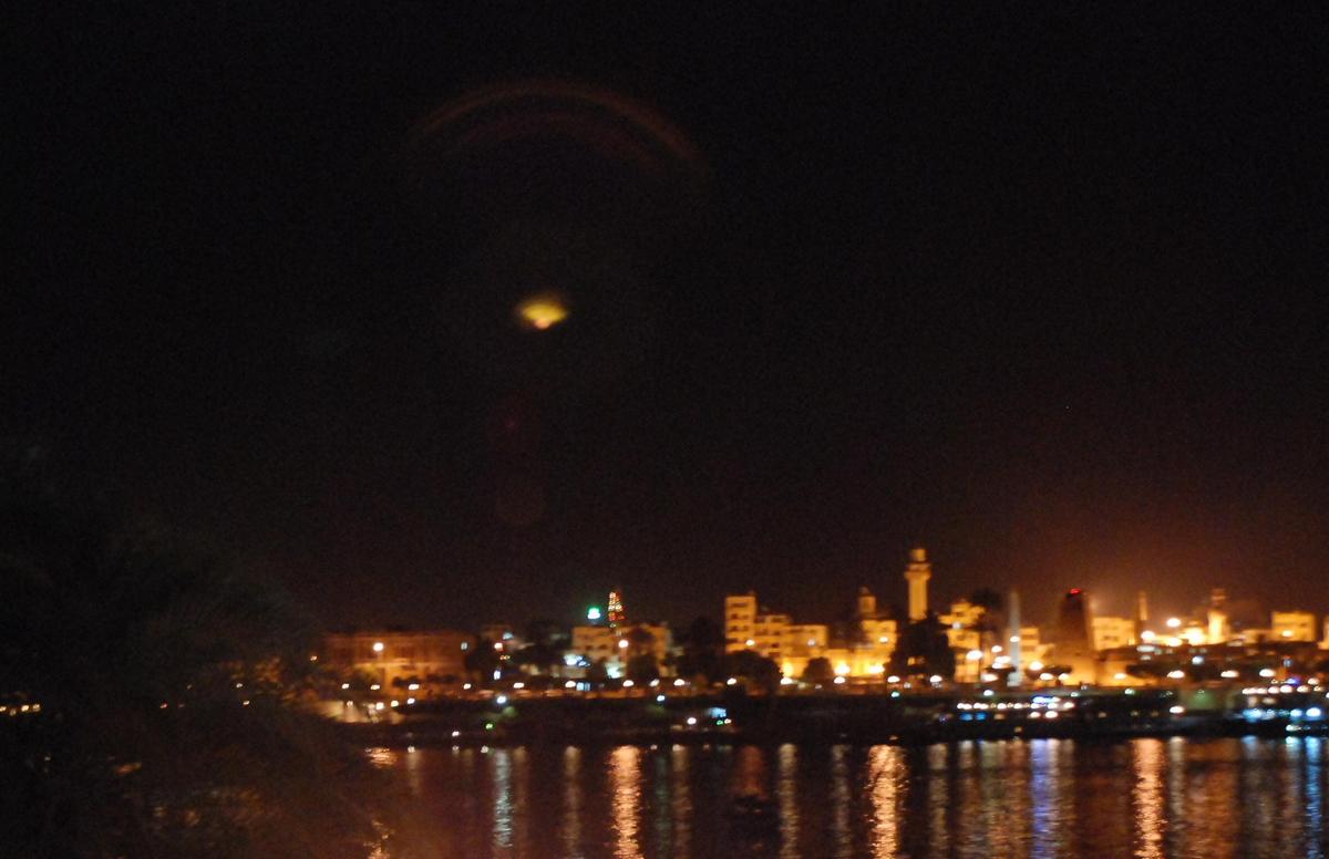 87927133674392102 033 UFO ueber Luxor
