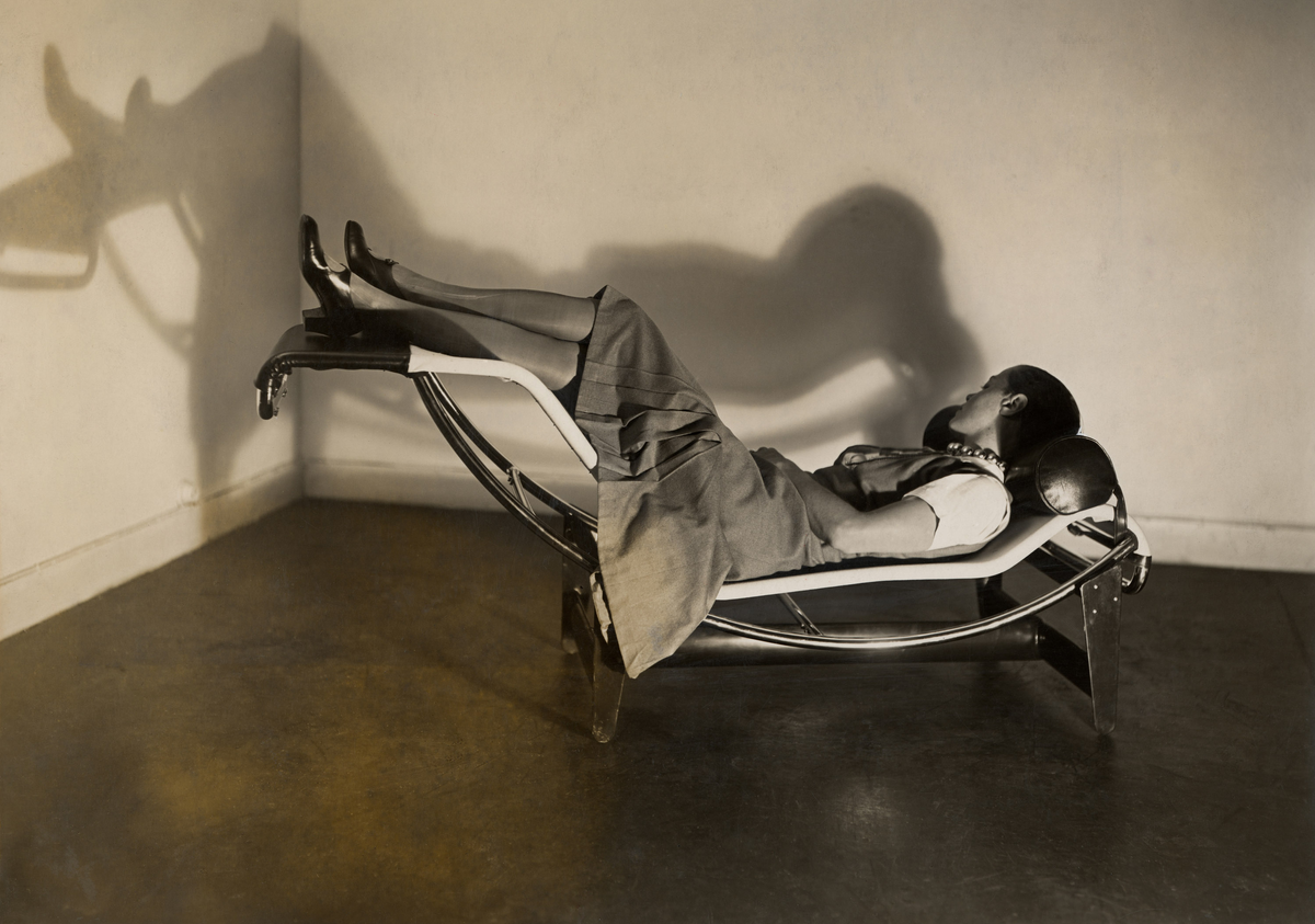 f8dfe70c328cea04 Charlotte Perriand sur la  Chaise longue