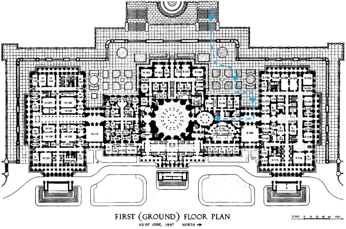 The-entry-point-into-the-Capitol-buildin