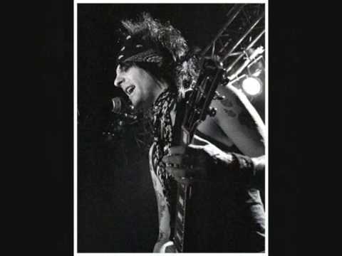 Youtube: la guns - vampire