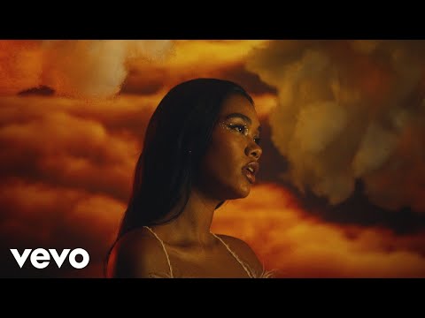 Youtube: Amber Mark - Softly (Official Video)