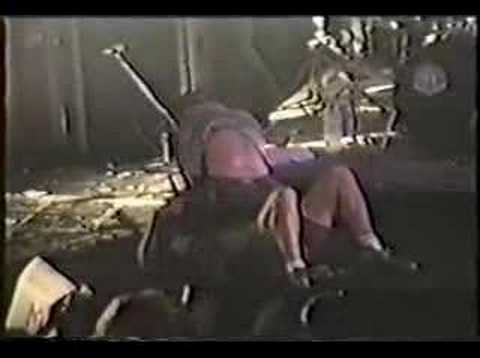 Youtube: Faith No More - Epic (Live Amsterdam - 22/06/92)