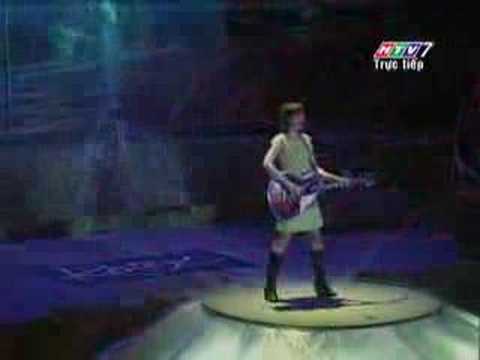 Youtube: I WALK - Quarks - Monika Start