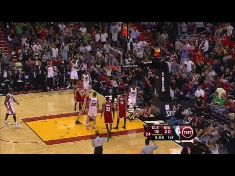 Youtube: Dwyane Wade Dunk on Varejao (HD)