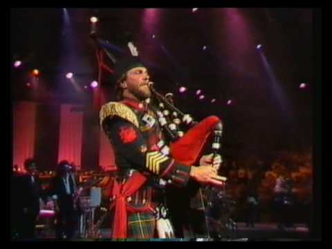 Youtube: John Farnham & Melbourne Symphony Orchestra - Your the voice