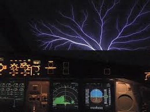 Youtube: St elmo's fire, in the cockpit,  Boeing 737, AMAZING
