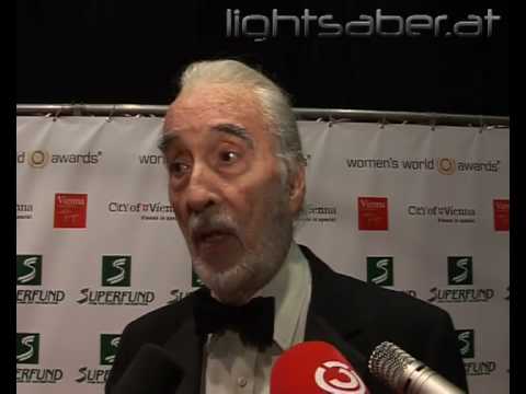 Youtube: Christopher Lee! He spoke German perfectly 😱