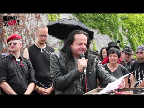 Youtube: Großer Trauermarsch für aussterbende Arten - Rede von Oswald Henke (Crazy Clip TV 338)e