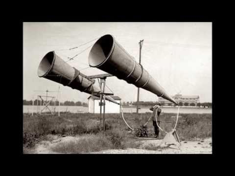 Youtube: Gloria by Alessandro Cortini