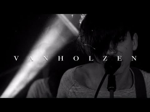 Youtube: VAN HOLZEN - Nackt (Offizielles Video)