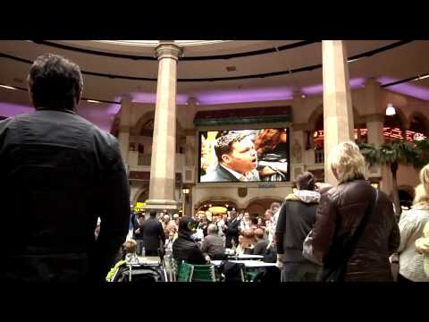 Youtube: Bester Flashmob allerzeiten! Mit Paul Potts hat niemand gerechnet!