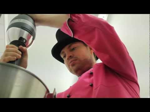 Youtube: Eis aus Weißwurst, Eis aus Senf: Eiskunst oder Geschmacksverirrung?