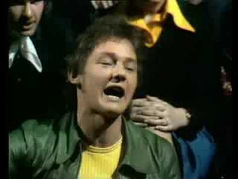 Youtube: Wolfgang Ambros - Zwickt's Mi (1975)