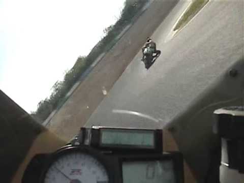 Youtube: GSX-R1000(K3) vs TZ250(5KE) at twin ring motegi in Japan